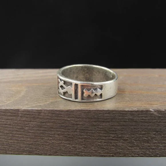 Size 8.25 Sterling Silver Worn Rustic Odd Shapes Band Ring Vintage - Picture 2 of 8